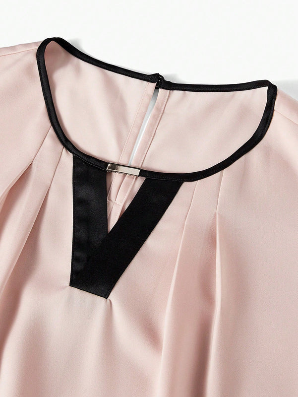 MOTF Classy Blusa sin mangas con detalle de orificio en el cuello, ribete de contraste y pliegues plegados
