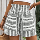 VCAY Shorts holgados de mujer con diseno de estampado geometrico, ribete de volantes, cintura ajustable con lazo