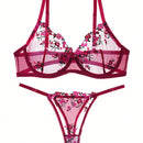 Conjunto de ropa interior sexy para mujer en color burdeos, sosten con push-up y cuello en v profundo con encaje y con aros, junto con las Tangas