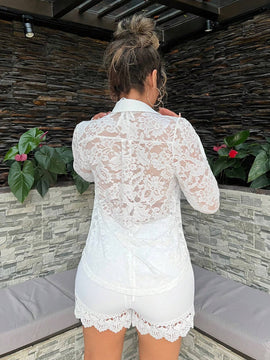 Camisa de encaje para vacaciones de verano en la playa