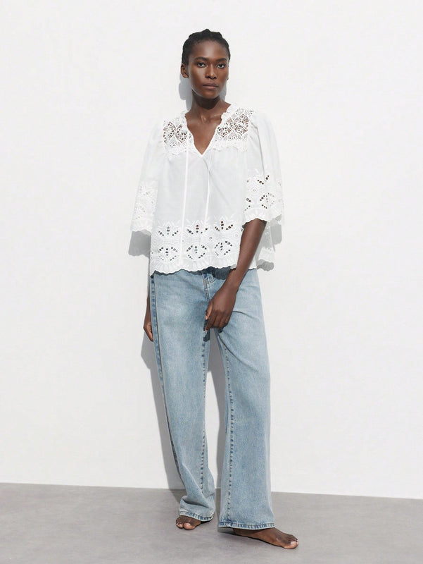 Blusa de cuello en V blanca casual con bordado calado para mujer, verano