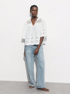 Blusa de cuello en V blanca casual con bordado calado para mujer, verano