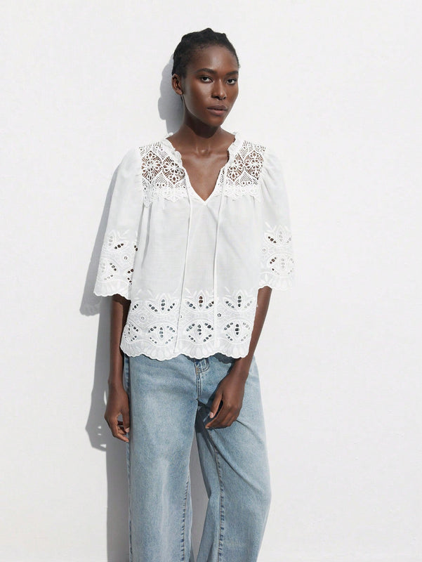 Blusa de cuello en V blanca casual con bordado calado para mujer, verano