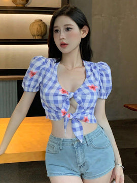 DAZY Camisa de manga corta para mujer con estampado de flores a cuadros