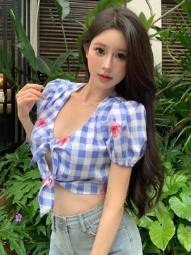 DAZY Camisa de manga corta para mujer con estampado de flores a cuadros