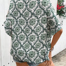 Camiseta para mujer con mangas murcielago y cuello en V con mandala verde y botones decorativos