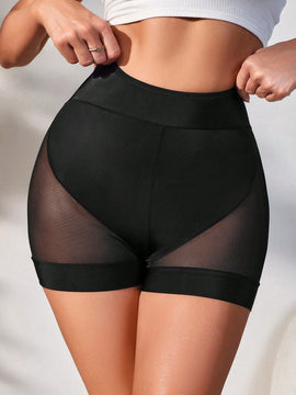 Pantalones cortos de mujer"} (Note: The term "boyshorts" is used in English as a style of women's underwear, but there is not a direct equivalent in Spanish. "Pantalones cortos de mujer