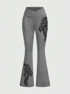 ROMWE Goth Pantalones acampanados ajustados de color rosa con impresion cruzada de vid enredada con cintura en V de moda