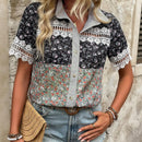 Camisa de mujer con botones de manga corta con estilo de vacaciones con estampado floral