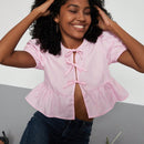 Top corto de estilo simple de verano para mujer con correa de lazo, mangas de burbuja, dobladillo con volantes y peplum