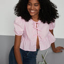 Top corto de estilo simple de verano para mujer con correa de lazo, mangas de burbuja, dobladillo con volantes y peplum