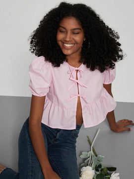 Top corto de estilo simple de verano para mujer con correa de lazo, mangas de burbuja, dobladillo con volantes y peplum