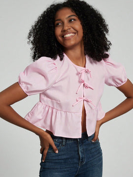 Top corto de estilo simple de verano para mujer con correa de lazo, mangas de burbuja, dobladillo con volantes y peplum