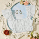Blusa blanca con diseno de empalme y cuello cuadrado con ribete de volantes para mujer en verano