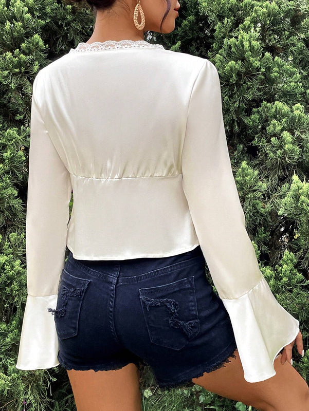 Camisa de manga larga de seda tejida de unicolor para mujer, con diseno regular de frente abierto y manga acampanada con ribete de volantes, tejido de imitacion de seda, estilo dinero antiguo, ideal para vacaciones
