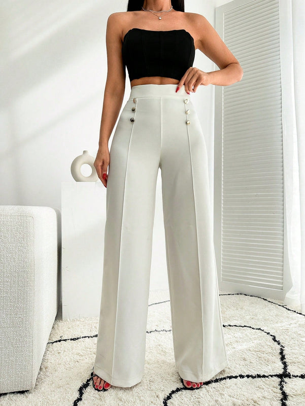 Pantalon palazzo de pierna ancha blanco con detalle de boton