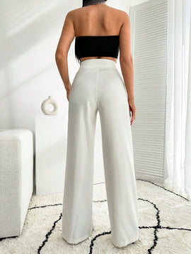 Pantalon palazzo de pierna ancha blanco con detalle de boton