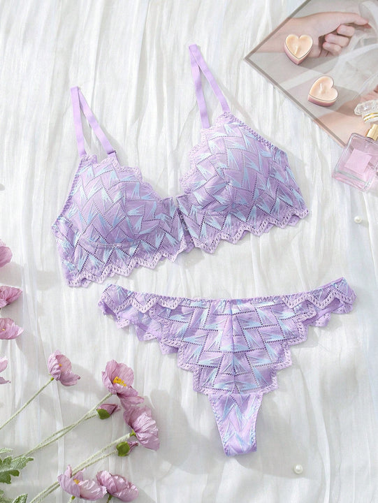 Conjunto de lenceria de encaje con patron geometrico y contrastes para mujer