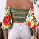 Top corto fuera del hombro con mangas de lampara y diseno de flores, perfecto para vacaciones de moda femenina