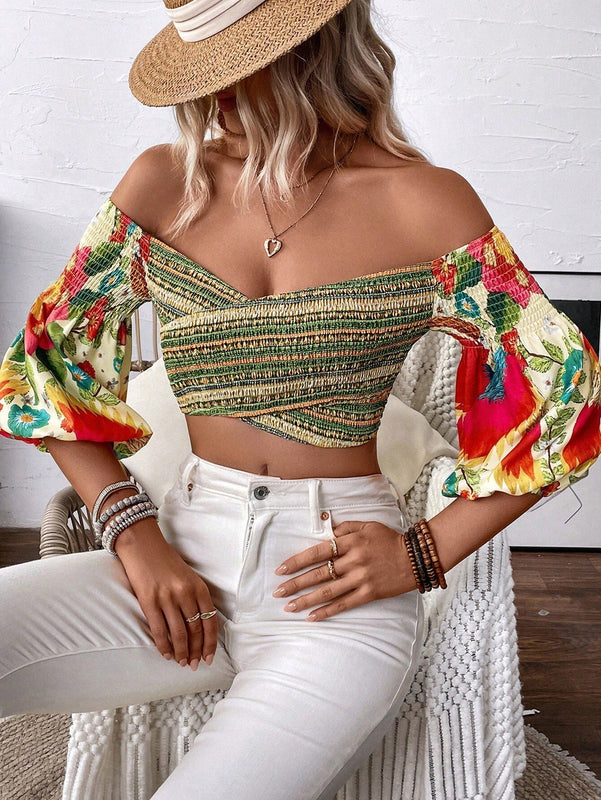 Top corto fuera del hombro con mangas de lampara y diseno de flores, perfecto para vacaciones de moda femenina