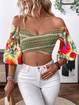 Top corto fuera del hombro con mangas de lampara y diseno de flores, perfecto para vacaciones de moda femenina