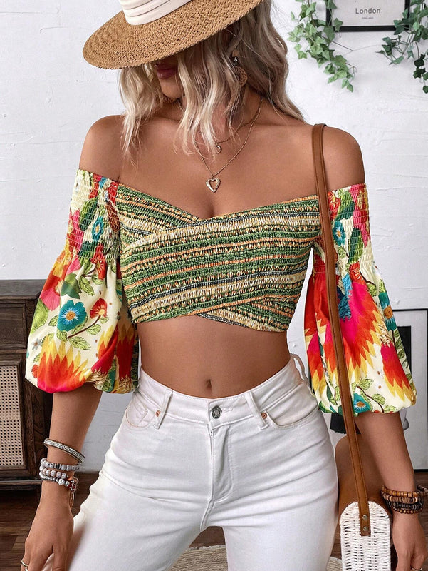 Top corto fuera del hombro con mangas de lampara y diseno de flores, perfecto para vacaciones de moda femenina