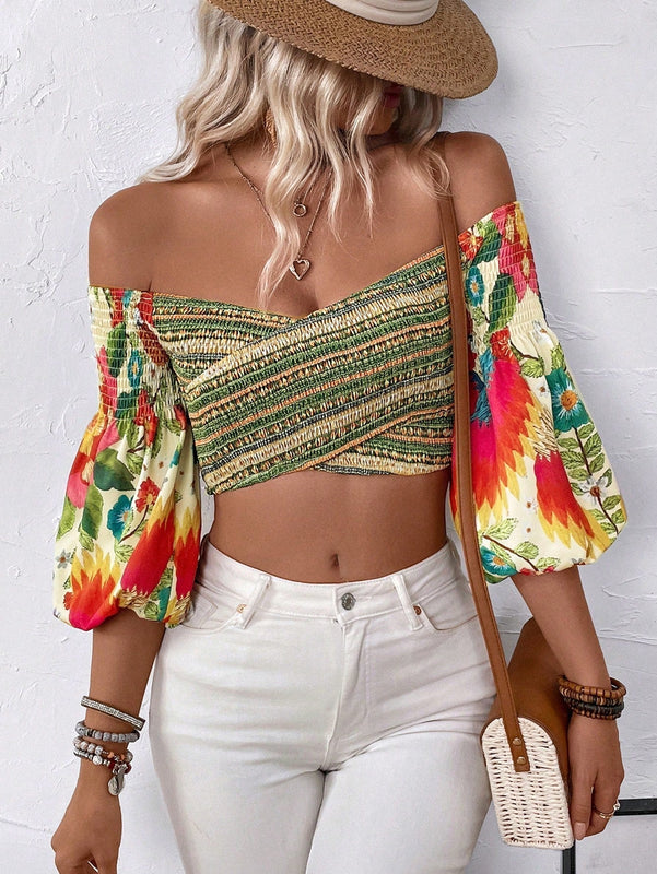 Top corto fuera del hombro con mangas de lampara y diseno de flores, perfecto para vacaciones de moda femenina