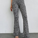Tall pantalones acampanados con estampado de leopardo