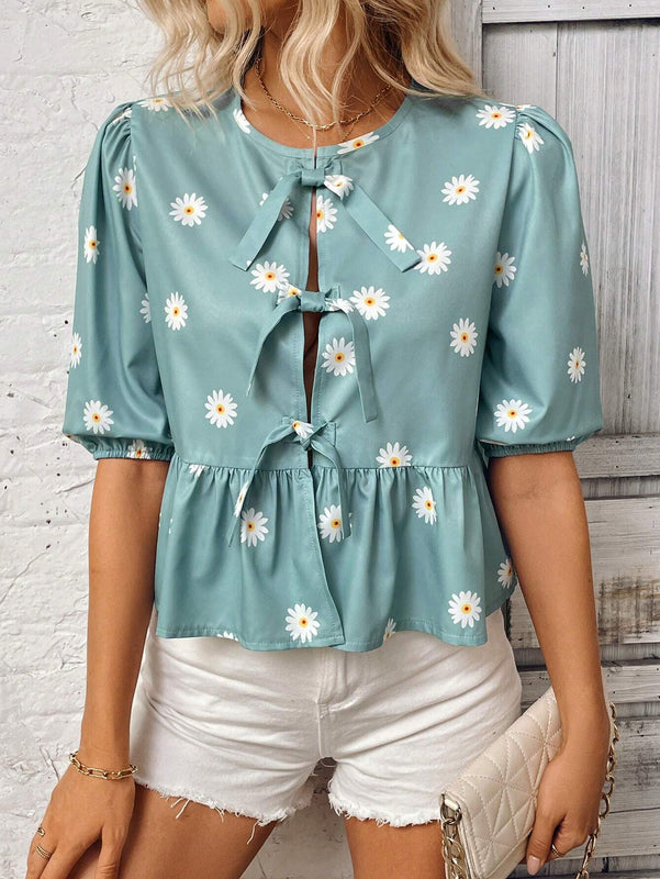 Camisa casual de verano con estampado de margaritas, mangas con volumen y encaje, con cordones y diseno calado