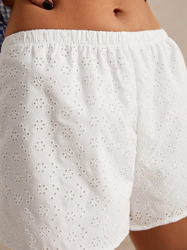 Frenchy Shorts de verano informales blancos para mujer, comodos, lindos, para estar en casa con cintura elastica y bordado de aberturas solido