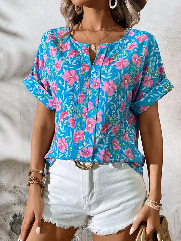 Camiseta de moda casual de verano con estampado floral azul y cuello en V