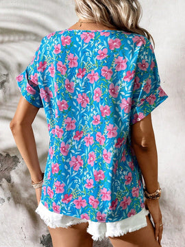Camiseta de moda casual de verano con estampado floral azul y cuello en V
