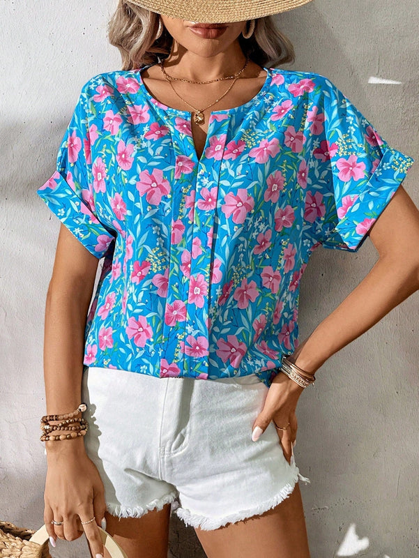Camiseta de moda casual de verano con estampado floral azul y cuello en V