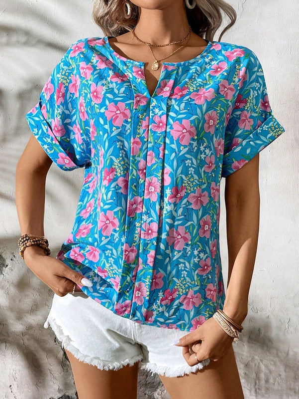 Camiseta de moda casual de verano con estampado floral azul y cuello en V