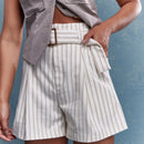 MISSGUIDED Pantalones cortos a rayas con detalles de cinturon