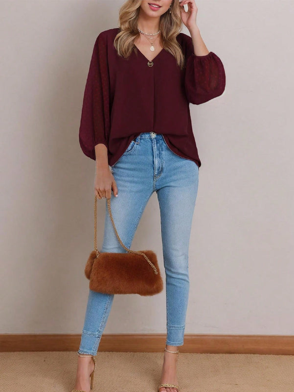 Camisa de manga tres cuartos con puntos suizos plisados y escote en V para mujer