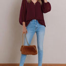 Camisa de manga tres cuartos con puntos suizos plisados y escote en V para mujer