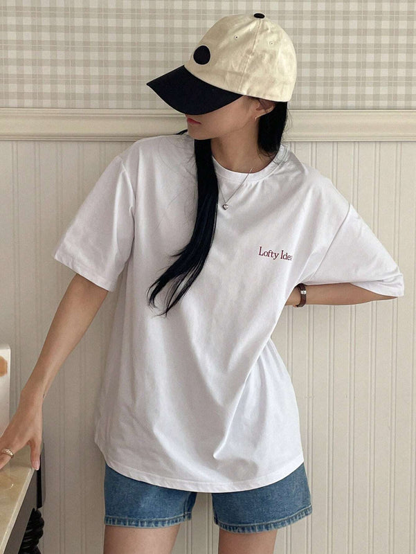 Camiseta casual de mujer para el verano con cuello redondo estampado con eslogan y hombros caidos