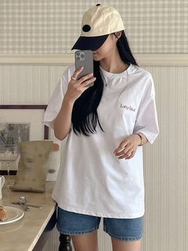Camiseta casual de mujer para el verano con cuello redondo estampado con eslogan y hombros caidos