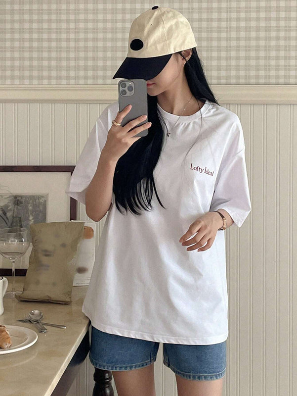 Camiseta casual de mujer para el verano con cuello redondo estampado con eslogan y hombros caidos