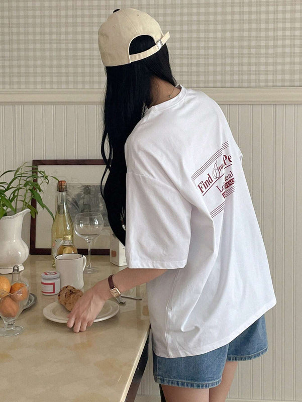 Camiseta casual de mujer para el verano con cuello redondo estampado con eslogan y hombros caidos