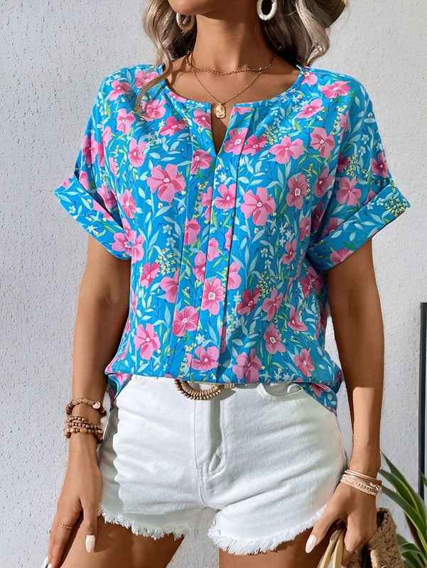 Camiseta de moda casual de verano con estampado floral azul y cuello en V