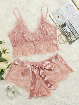 Conjunto de lenceria con boton delantero con encaje floral