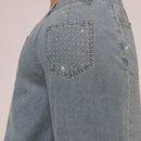 Forever 21 Jeans de pierna recta con detalle de diamante disperso y lavado retro para conjuntos de primavera. Jeans de talle medio para conjuntos de festivales y suaves fondos para el verano con diamantes de imitacion.