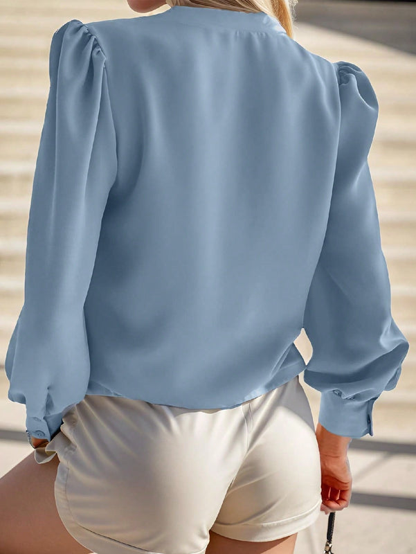 Camisa casual de mujer con cuello en V, botones delanteros, mangas de linterna y pliegues