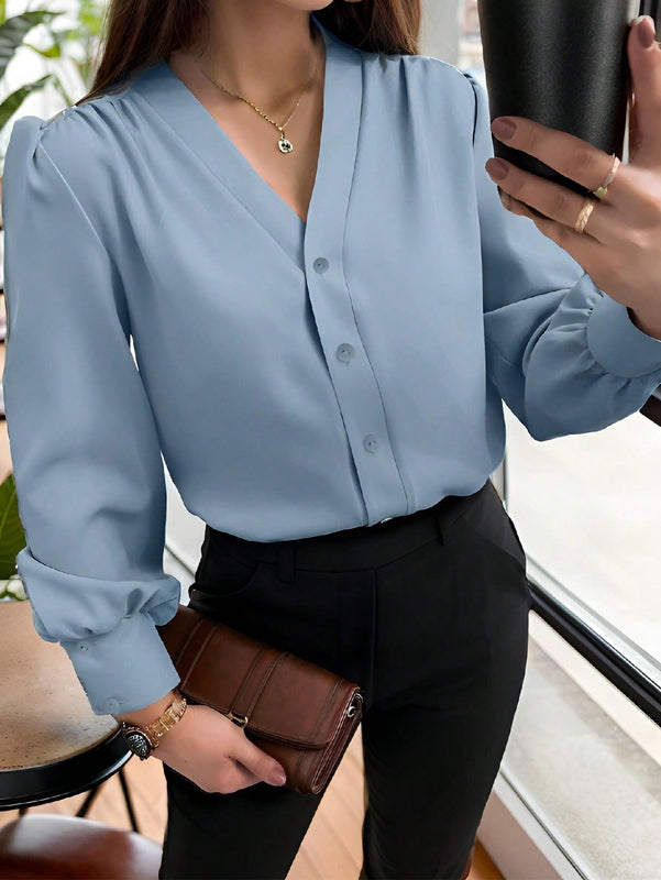 Camisa casual de mujer con cuello en V, botones delanteros, mangas de linterna y pliegues