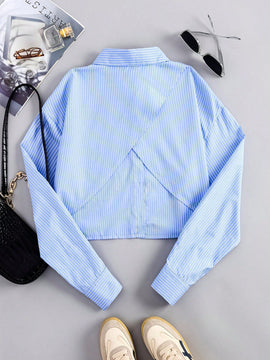 Blusa corta a rayas con detalle de torsion en la espalda