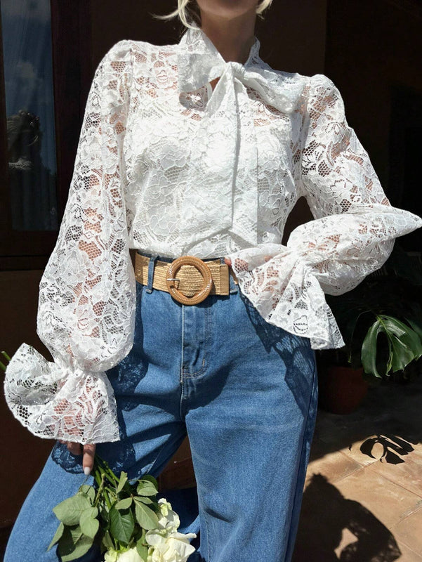 Camisa de encaje para mujer con mangas de lampara y correa de mono para vacaciones