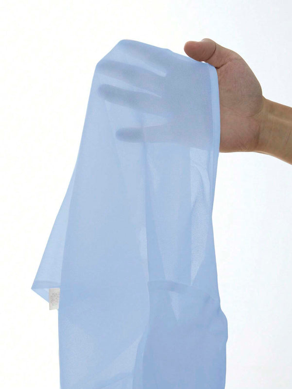 Camisa de mujer en tejido azul claro con nudo en la parte delantera de corte abierto