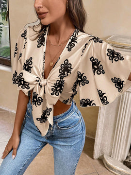 Camisa de verano para vacaciones casuales con estampado completo en cuello en V profundo con lazo de nudo (corte de patron aleatorio)